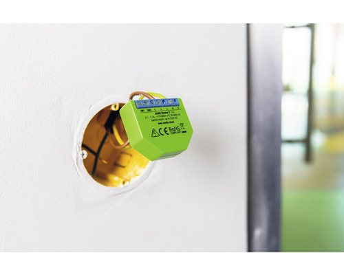 Shelly Dimmer 2 Smart Home dimmer geïnstalleerd in een wandcontactdoos
