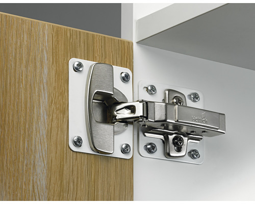 Hettich logo scharnier bevestigd aan een meubeldeur