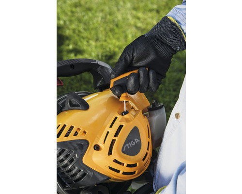 Bediening van een Stiga heggenschaar met handschoenen