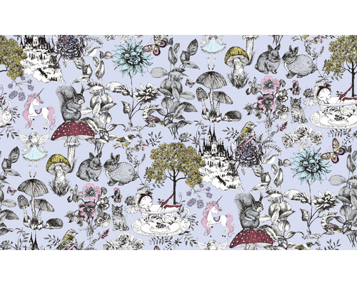 Behang met bosmotieven, waaronder eekhoorns, paddenstoelen, eenhoorns en bloemen