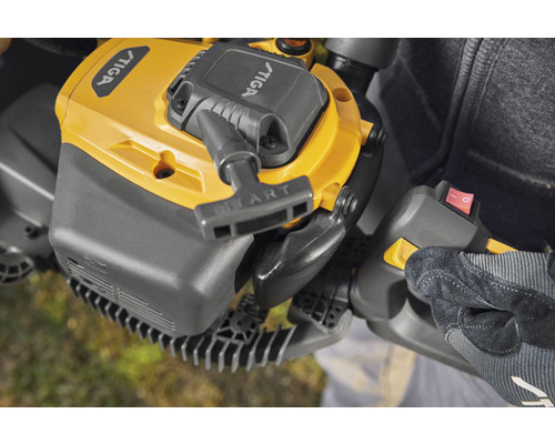 Detailopname van een heggenschaar met startknop en aan/uit-schakelaar