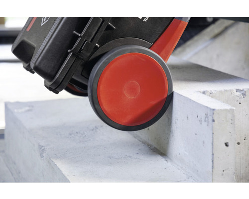 Tegelreinigingsmachine met rode borstel reinigt cementtegels