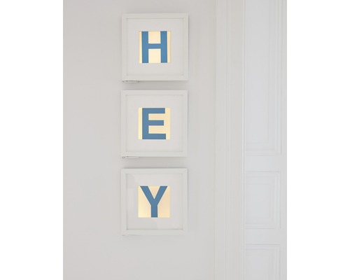 Decoratieve muurafbeeldingen met de letters H, E en Y