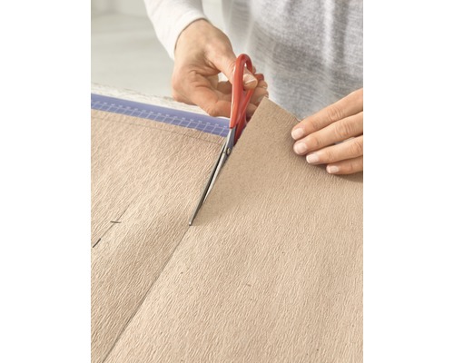 Papier knippen met een schaar.