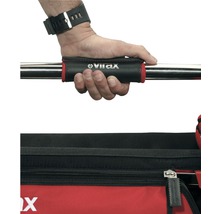 Hand houdt gereedschapstas vast met Virax-logo
