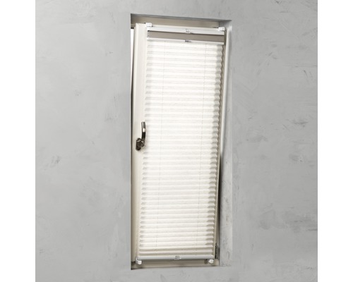 Plisségordijn op raam voor lichtregulering