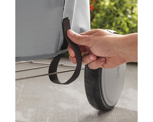 Detailopname van een barbecuehoes met een persoon die een lus vasthoudt