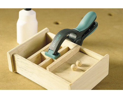 Houten doos met lijmfles en Wolfcraft eenhandsklem