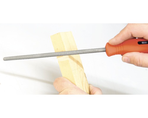 Houtbewerking met een houtrasp