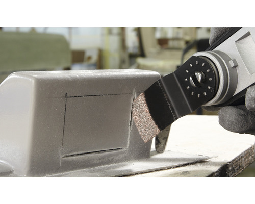 Multifunctioneel gereedschap in gebruik op een werkstuk