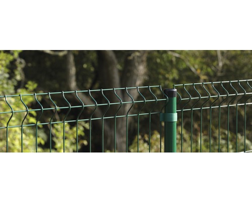 Gedetailleerde weergave van een draad tuinafscheiding met hekpalen