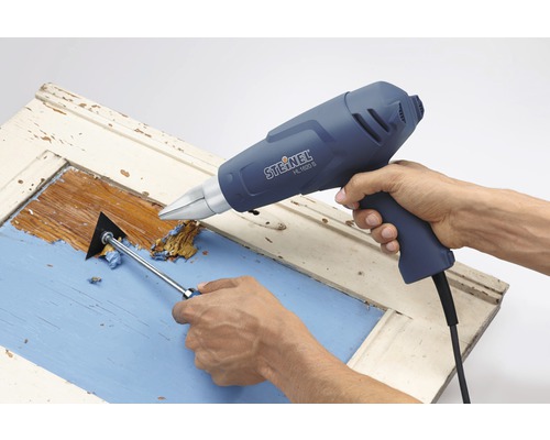 Een deur afbijten met een heteluchtpistool en een plamuurmes