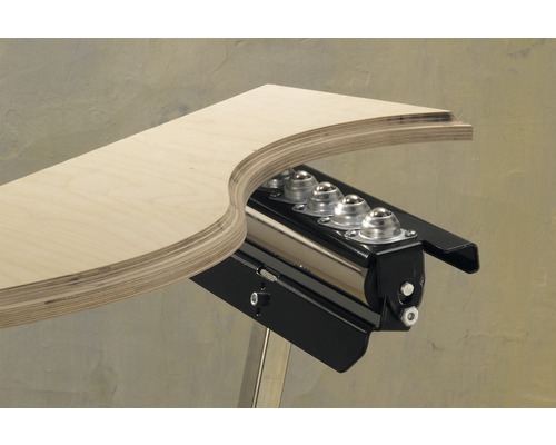 Werkstuk op kogeltransporteur voor houtbewerking