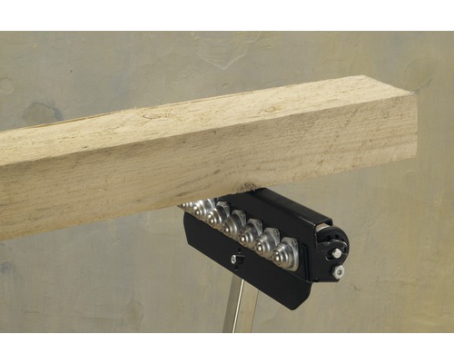 Rolbok met houten plank voor werkplaats