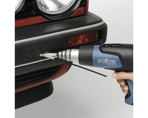Steinel heteluchtpistool HL 1920 E in gebruik op een auto.