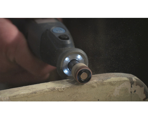 Eénhandig multifunctioneel gereedschap bij het schuren van hout