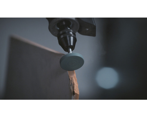 Gereedschap slijpt materiaal af