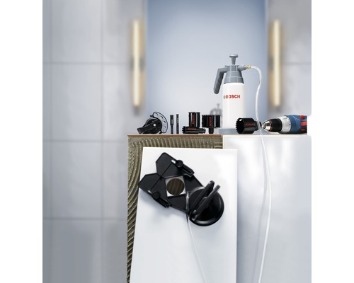 Tegelboor set met kroonboor, afzuiginrichting en spuitfles van het merk Bosch