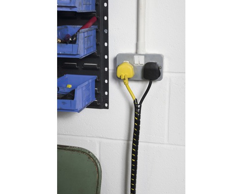 Stekkerdoos met twee stekkers en kabelspiraal