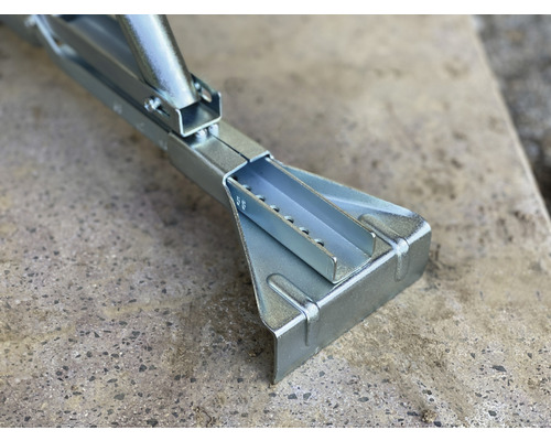 Close-up van een metalen schraagbeugel