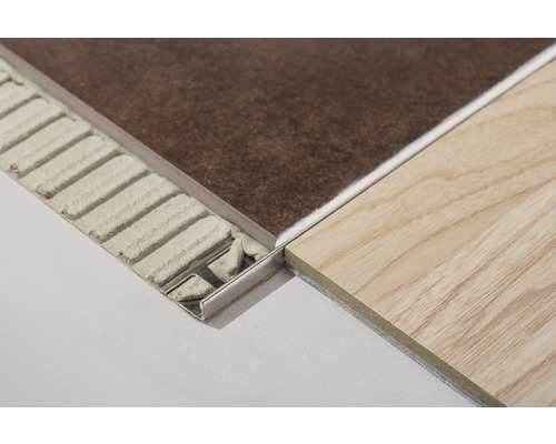 Tegelprofiel tussen twee tegels met tegellijm