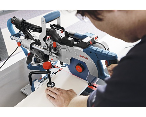 Verstekzaag bij het zagen van een werkstuk