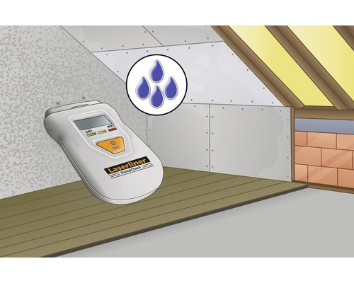 Vochtmeter in gebruik voor het meten van vocht in een zolderkamer