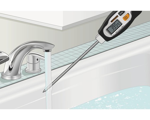 Een digitale thermometer meet de watertemperatuur in een badkuip.