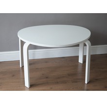 Witte, ronde kindertafel van hout