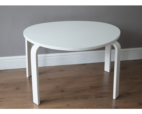 Witte, ronde kindertafel van hout
