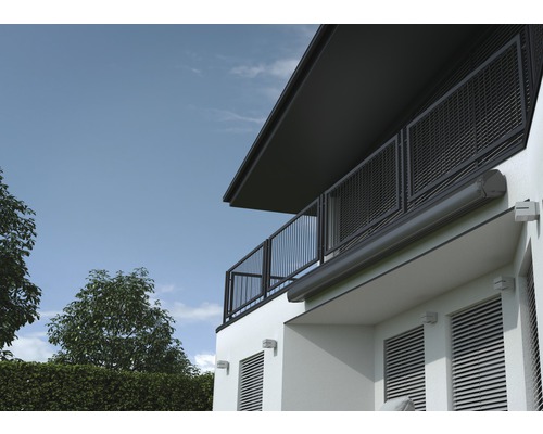 Gevelaanzicht met balkon en rolluikkast