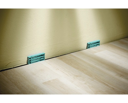 Installatie wiggen tussen wand en laminaatvloer
