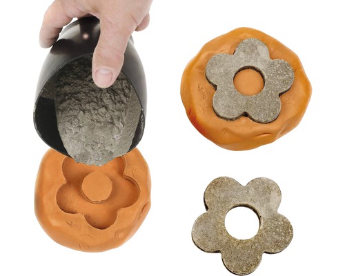 Beton gieten in bloemvorm met gietvorm, beton en hand