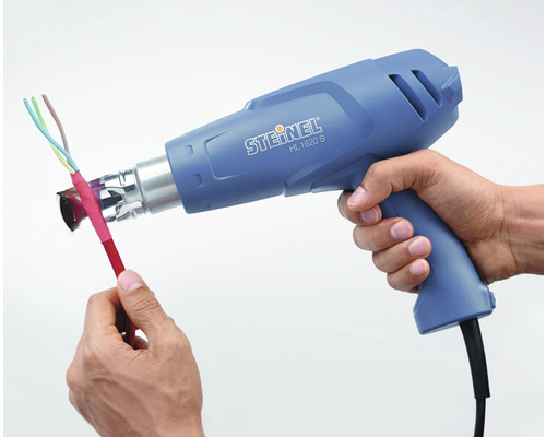 Steinel heteluchtpistool HL 1620 S bij het krimpen van een kabel