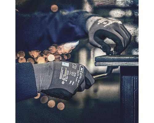 Werkhandschoenen in gebruik