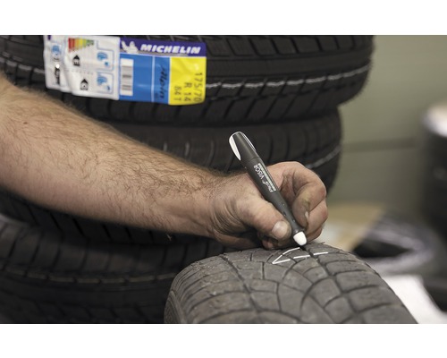 Bandenmarkeerstift markeert een band