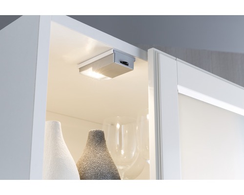 Interieurweergave van een kast met verlichting