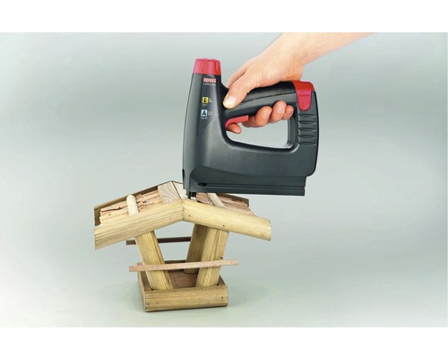 Novus elektrische tacker bevestigt houten delen