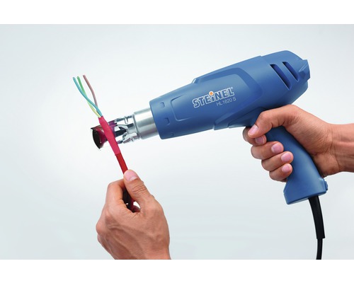 Heteluchtpistool bij het krimpen van een kabelverbinding