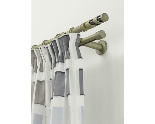 Dubbele gordijnroede met gordijnen