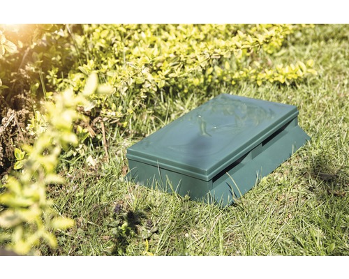 Groene lokaasdoos voor knaagdieren op gazon