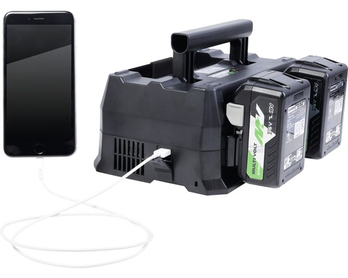 Acculader met twee accu''s en een mobiele telefoon die via een USB-kabel is aangesloten