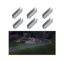 Zes aluminium profielen voor ledstrips en een tuinpad met ledverlichting.