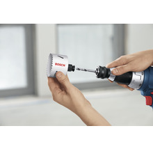 Boormachine met gatzagen bevestiging en Bosch Logo