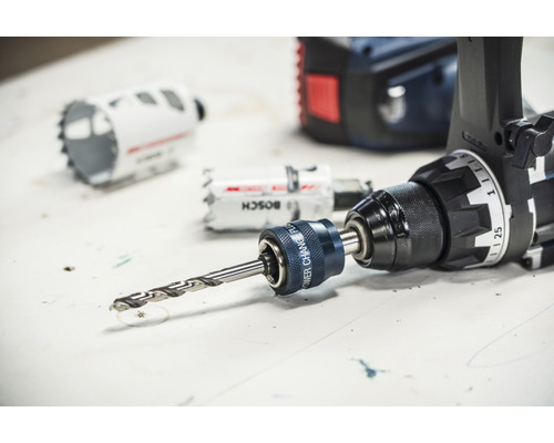 Accuboormachine met boor en gatzagen