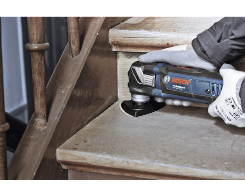 Multifunctioneel gereedschap bij het bewerken van een houten trap