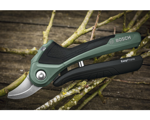 Bosch EasyPrune snoeischaar op takken