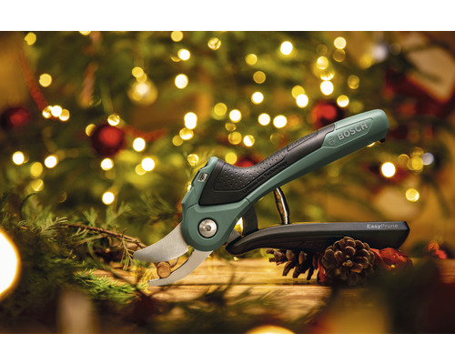 Bosch EasyPrune accusnoeischaar voor een kerstachtergrond