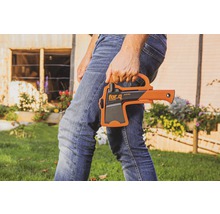 Persoon houdt bijl van for-q profi line in de hand