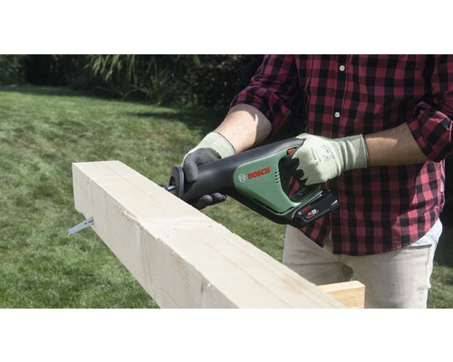 Accu-reciprozaag bij het zagen van hout